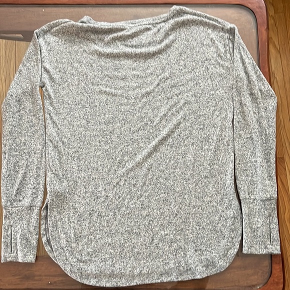 Women's Athleta Lombard long sleeved top size Small. - Picture 4 of 4